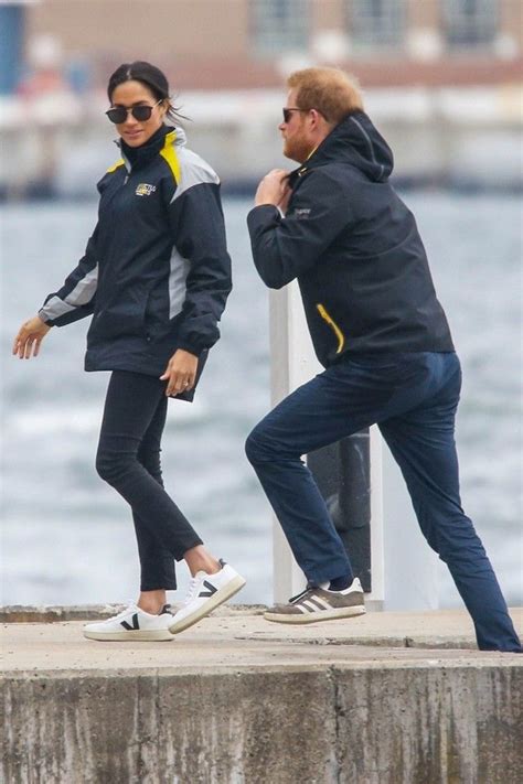 meghan markle black sneakers